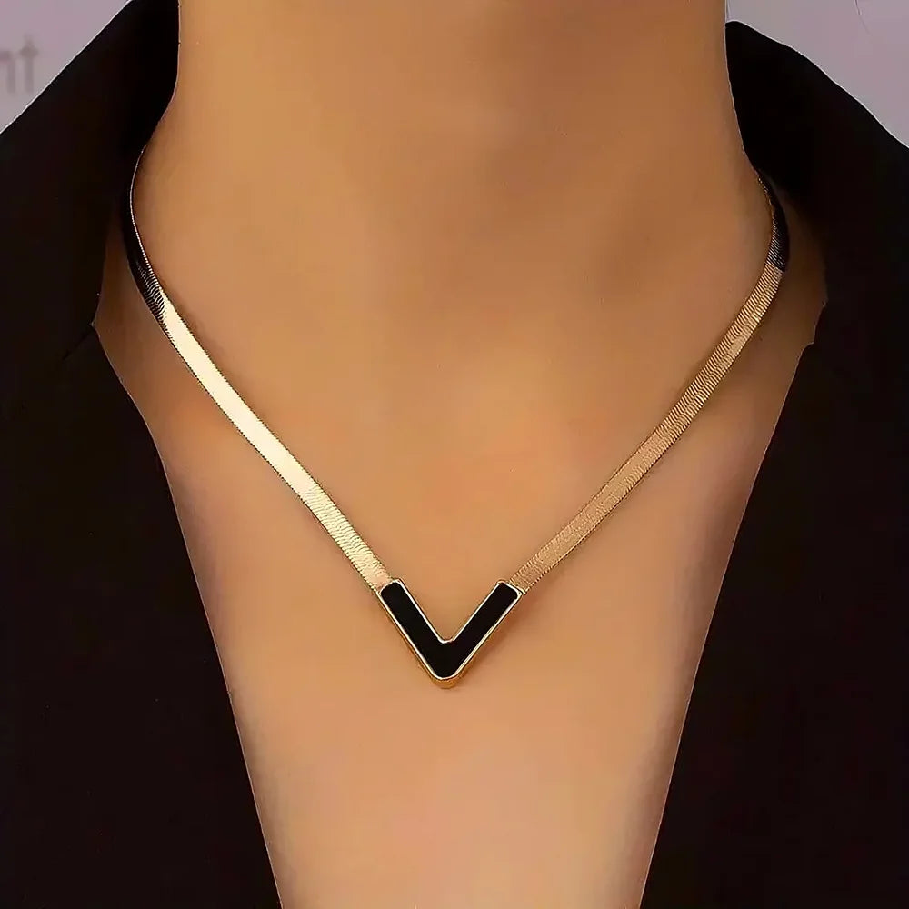 Noirelle Necklace